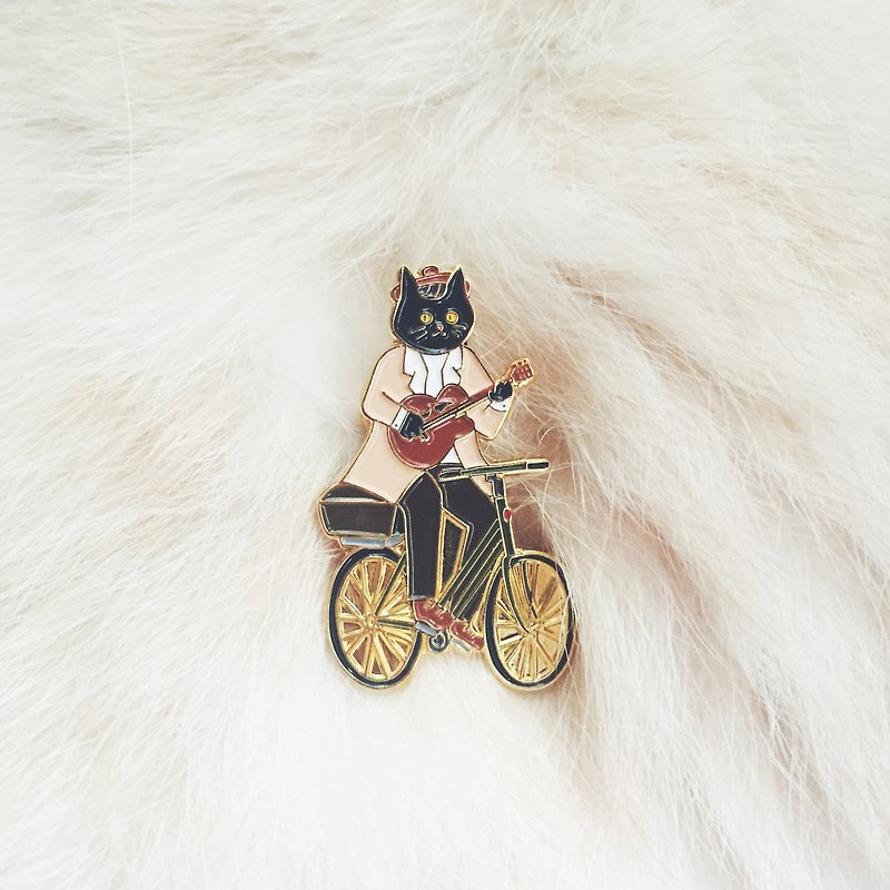 #18 騎單車的黑貓先生 別針/胸針/扣針 - 胸針 - 其他金屬 卡其色