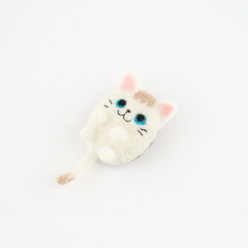 Animal’s Party – white cat wool felting brooch - เข็มกลัด - ขนแกะ 