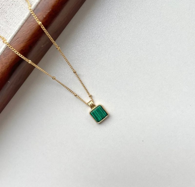 YuanPearl設計款綠松石和白母貝鑲嵌吊墜項鏈通勤百搭單品 - 項鍊 - 玉石 綠色