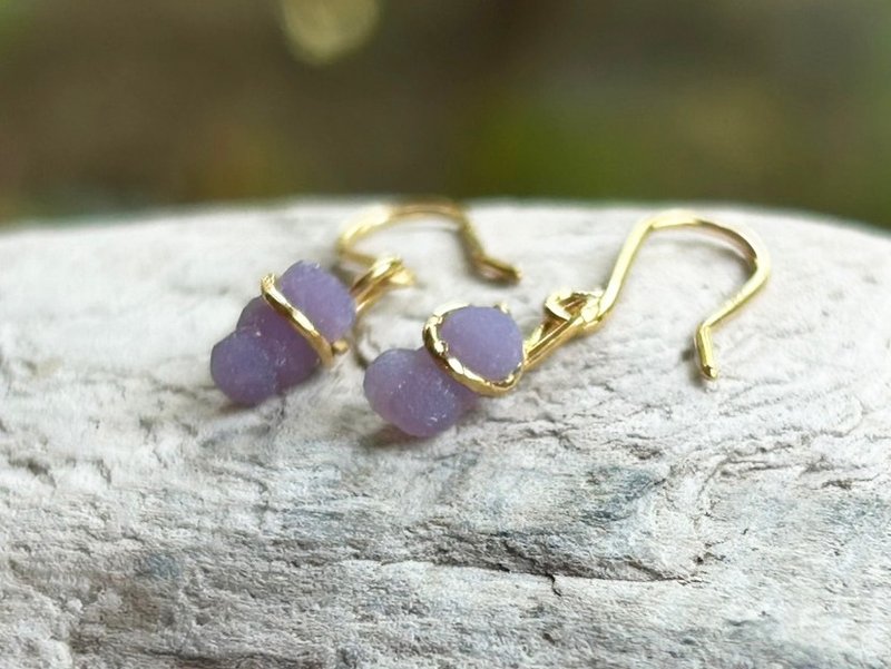 K24 Pure Gold Grape Chalcedony Crystal◇ K24純金グレープカルセドニー結晶ピアス - 耳環/耳夾/耳骨夾 - 其他金屬 金色