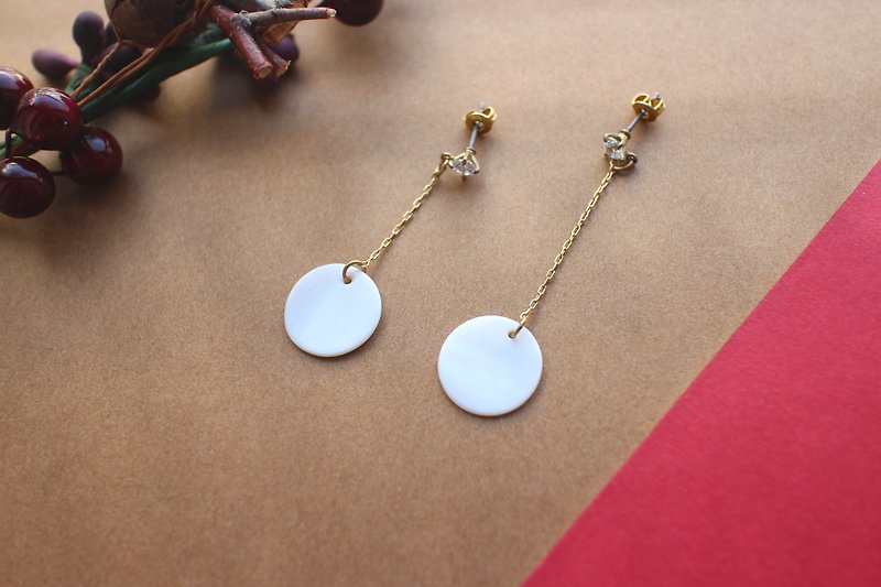 White shells-Brass handmade earrings - Earrings & Clip-ons - Copper & Brass Multicolor