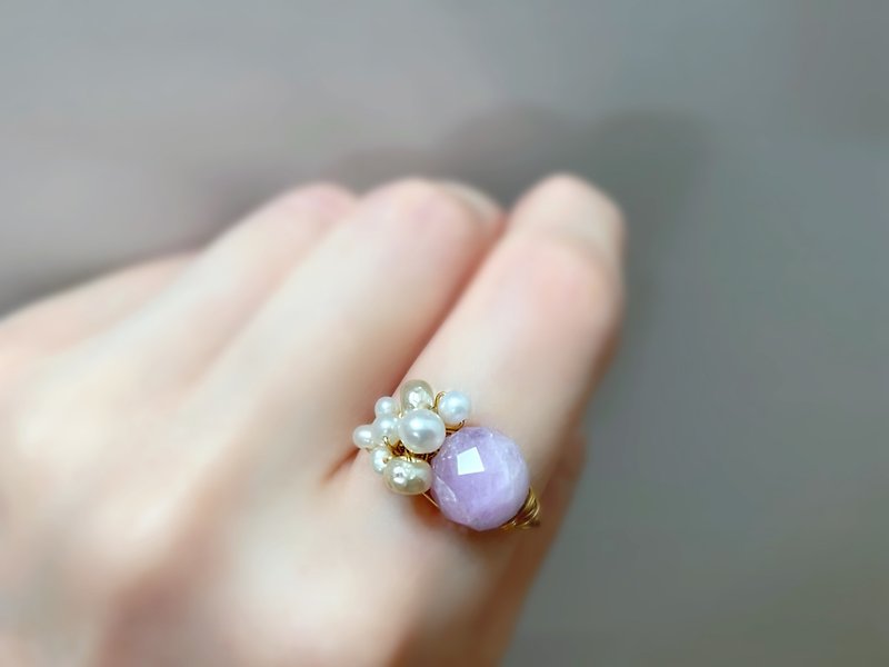 Maries garden - クンツァイトと淡水パールのワイヤーリング - 戒指 - 寶石 紫色