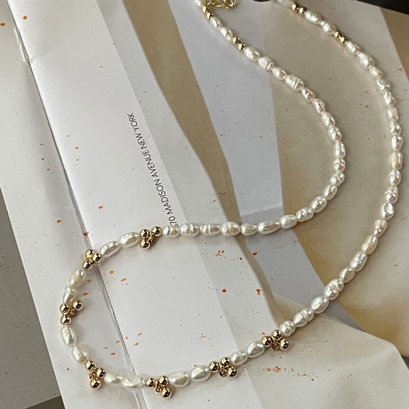 Golden Rain | Freshwater pearl necklace - สร้อยคอ - ไข่มุก ขาว