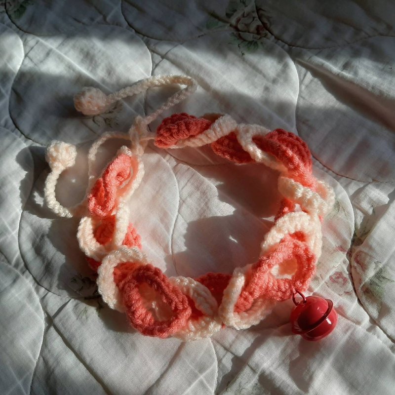 Cloudy CORAL SHACKLE  Cat collar Crochet Handmade - ปลอกคอ - เส้นใยสังเคราะห์ สีแดง