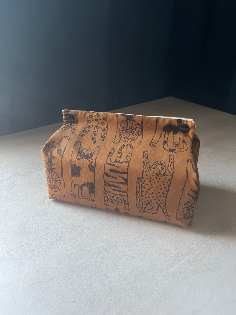 Flat Tissue Pouch | Feline Friends - Coffee - กล่องทิชชู่ - ผ้าฝ้าย/ผ้าลินิน 