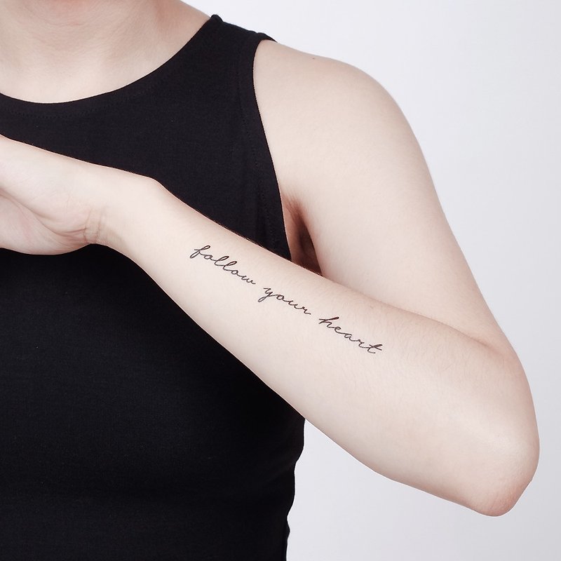Surprise Tattoos - follow your heart Temporary Tattoo - สติ๊กเกอร์แทททู - กระดาษ สีดำ