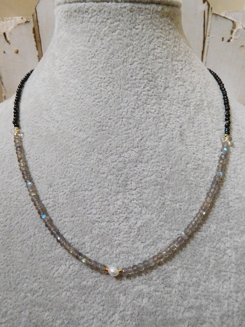炫藍光切割拉長石黑蝶貝項鍊 - 項鍊 - 其他材質 銀色