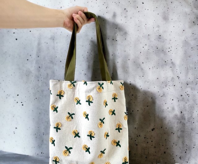 ハンドメイドの刺繍入りショルダーバッグ。野生の菊 - ショップ