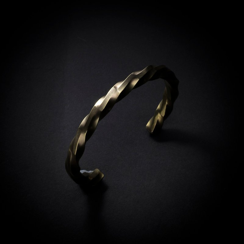 Lightning spiral pattern bracelet 925 Silver / hand-forged Bronze simple 5mm thick - Bracelets - Precious Metals Silver