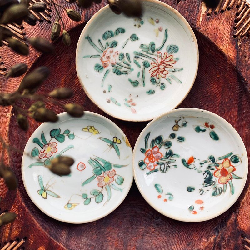 中国清朝三朝の戦色の浅浅小皿 - 皿・プレート - 磁器 多色