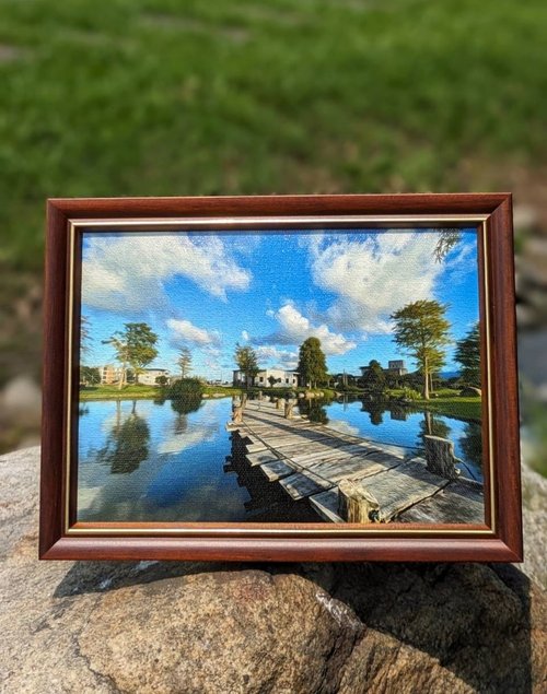 Green Grass Home 【藍天.白雲.木橋】風景油畫相框 / 風景裝飾畫框 / 桌立藝術框畫