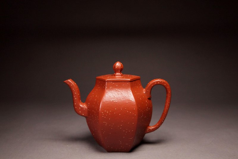 [Carambola Spreading Sand] National Assistant Arts and Crafts Artist Shi Chengrong Raw Mineral Vermilion Clay Old Material 210cc - Teapots & Teacups - Pottery Red