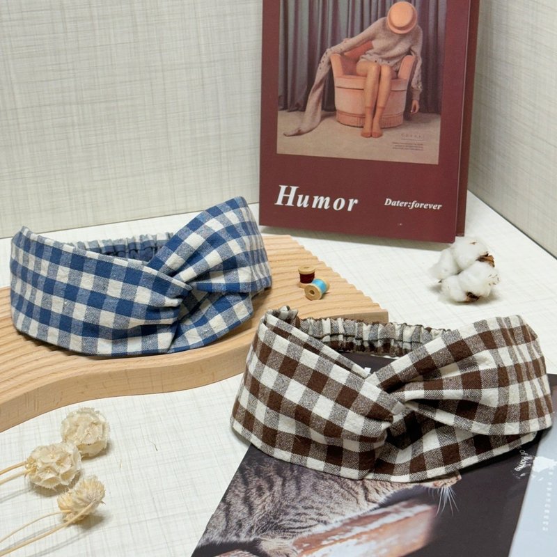 [Ingenious Craftsman] Sunshine Plaid Dyed Fabric Handmade Cross Twist Headband - ที่คาดผม - ผ้าฝ้าย/ผ้าลินิน หลากหลายสี