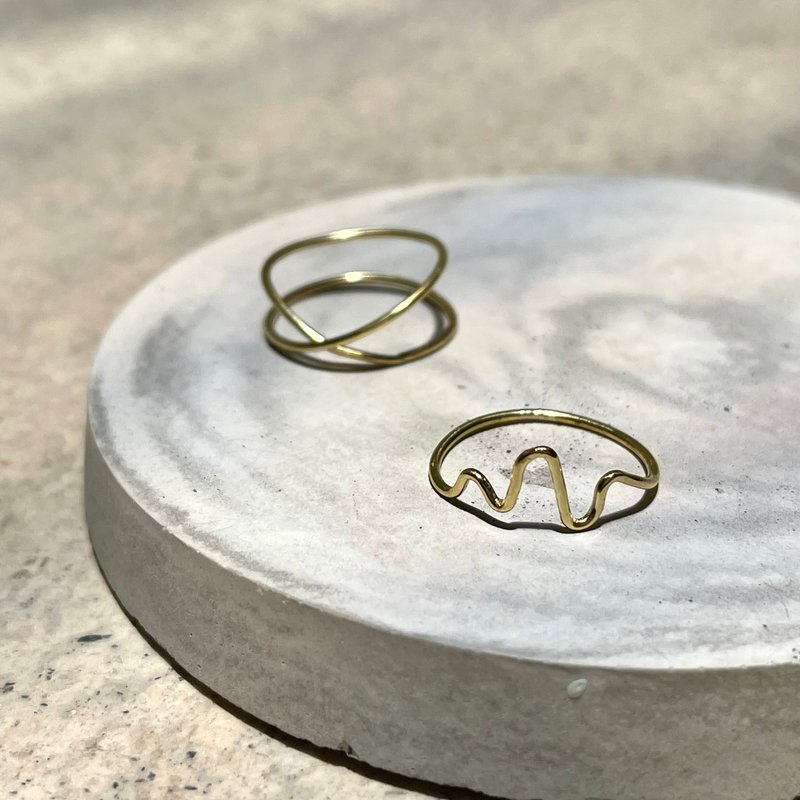 Laolin Groceries | Bronze Wire Ring Design (Cycle/ECG) - แหวนทั่วไป - โลหะ สีทอง