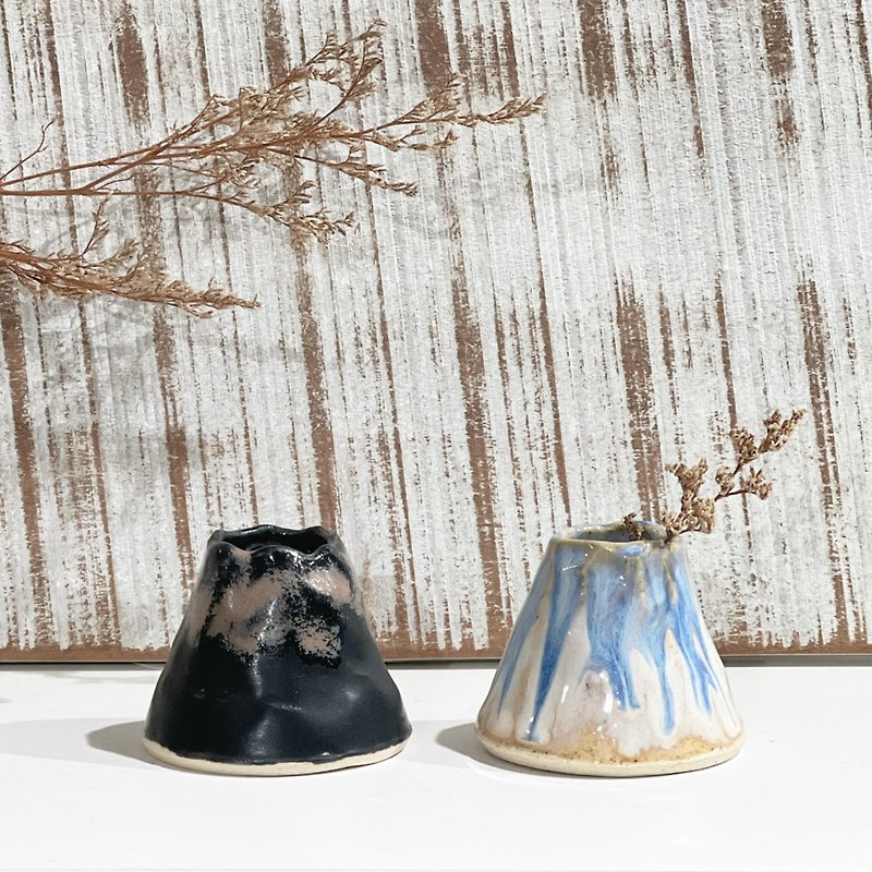 Mount Series | Dried Flower Toothbrush Holder Sacred Wooden Base Ceramic Ornaments - Pottery & Ceramics - Pottery White