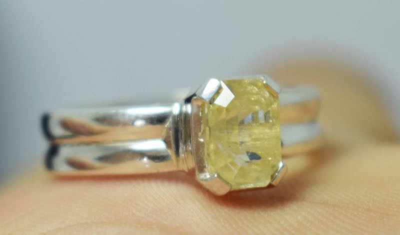 Sapphire Ring Unheated Untreated Stone Ring Natural Ceylon Sapphire Mens Ring - 戒指 - 寶石 黃色