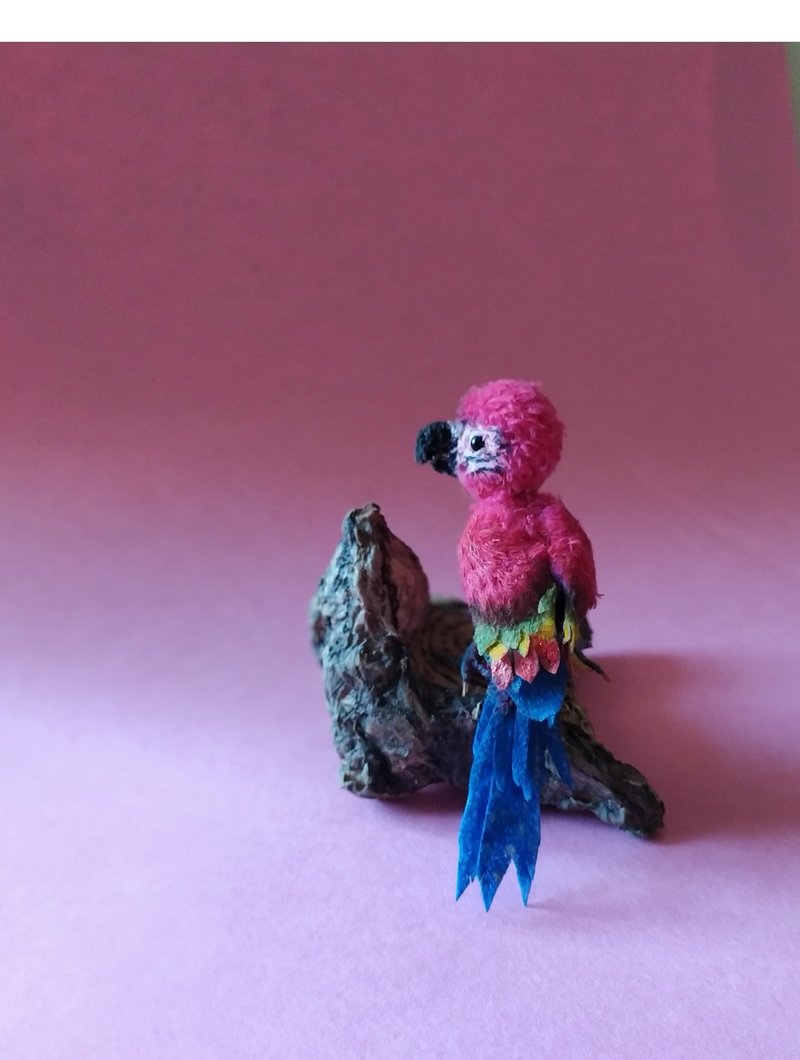 miniature crocheted amigurumi parrot toy - 公仔/玩偶 - 羊毛 紅色
