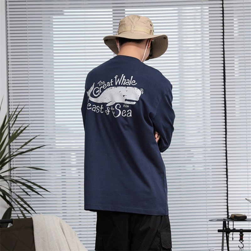 Japanese outdoor mountain retro whale navy blue T-shirt trendy brand loose men and women's spring and autumn long sleeves - เสื้อฮู้ด - วัสดุอื่นๆ สีน้ำเงิน