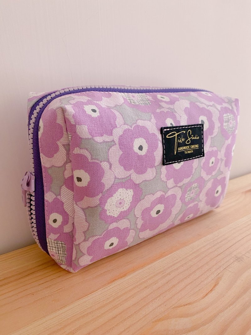 Large opening cosmetic bag passbook storage storage bag card compartment passport storage / selectable cloth - กระเป๋าเครื่องสำอาง - ผ้าฝ้าย/ผ้าลินิน หลากหลายสี