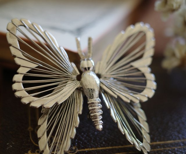 アンティーク ヴィンテージ シルバーライン バタフライブローチ スーツ