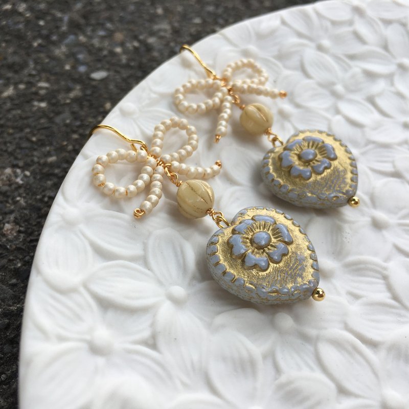 【若桑】【菓子舖】夢遊愛麗絲。手作復古耳環。14k包金耳環。 - 耳環/耳夾/耳骨夾 - 玻璃 藍色