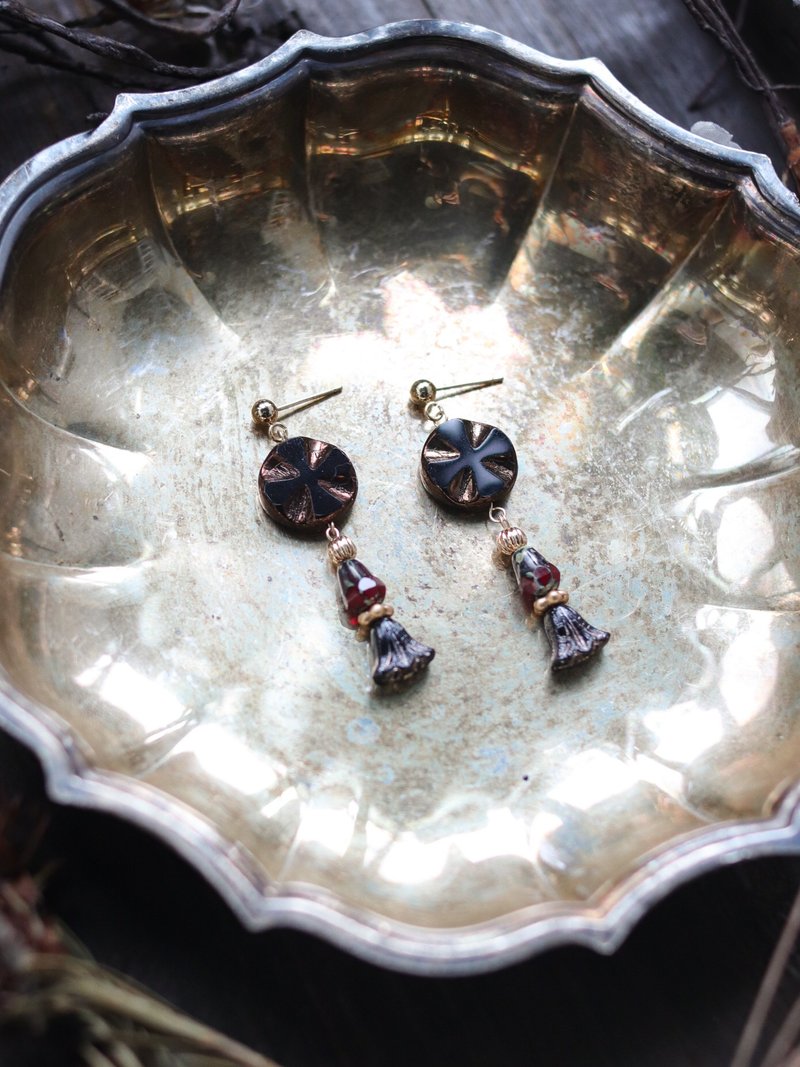 Vintage Czech glass beaded earrings round cross - Earrings & Clip-ons - Copper & Brass Black