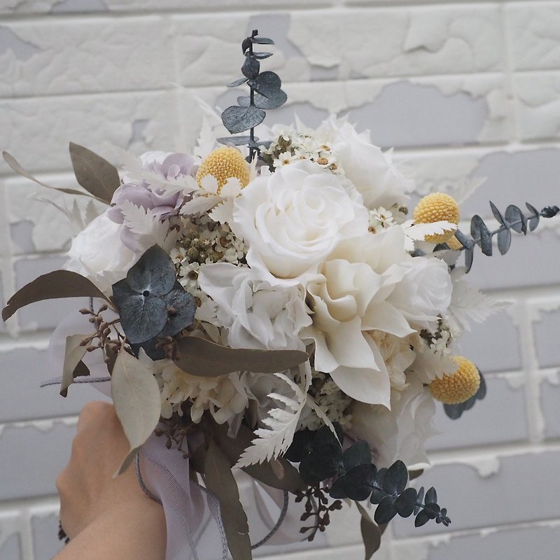 White immortal bouquet/wedding wedding bridal bouquet - ช่อดอกไม้แห้ง - พืช/ดอกไม้ ขาว