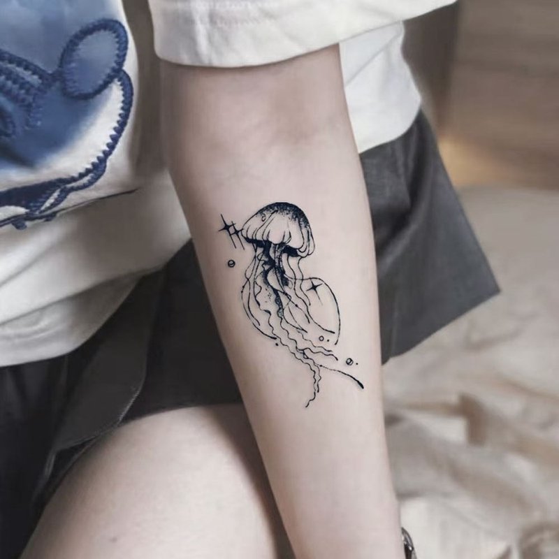 Send 2 pictures [Crystal Clear Jellyfish] Realistic semi-permanent tattoo pattern herbal tattoo stickers simulation and long-lasting - สติ๊กเกอร์แทททู - กระดาษ สีดำ