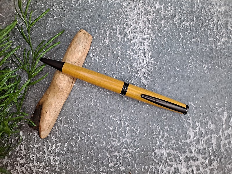 Xiaonanmu log handmade oily ballpoint pen rotary type - ปากกา - ไม้ 