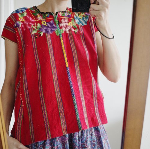 玉枝古著 Vintage 瓜地馬拉繁花手工刺繡手織布Huipil上衣