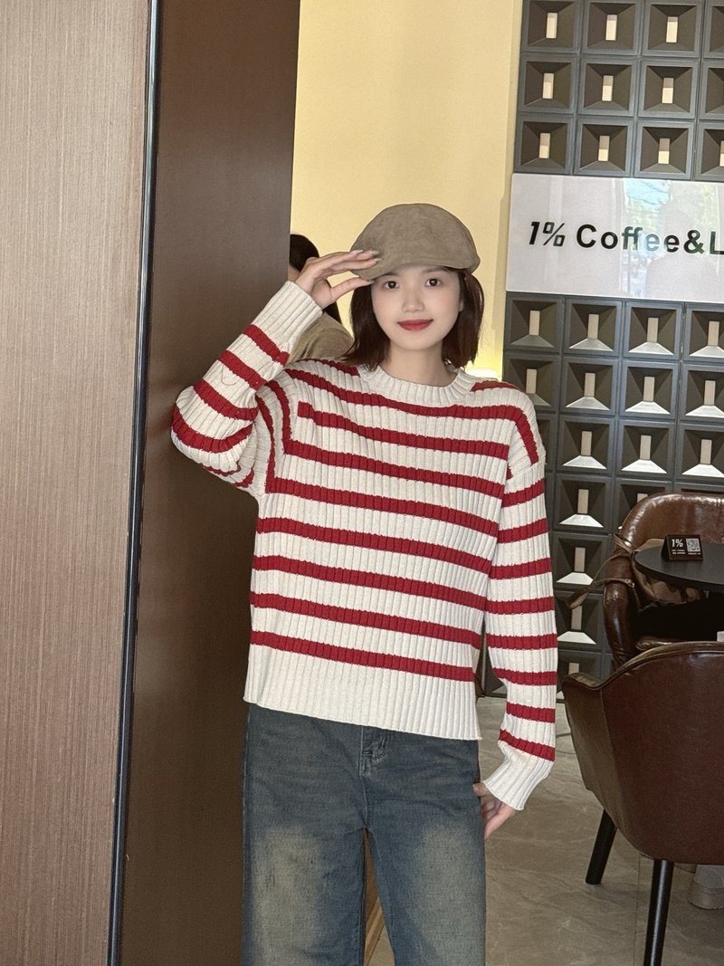 Red Striped Crewneck Sweater - เสื้อผู้หญิง - ผ้าฝ้าย/ผ้าลินิน 