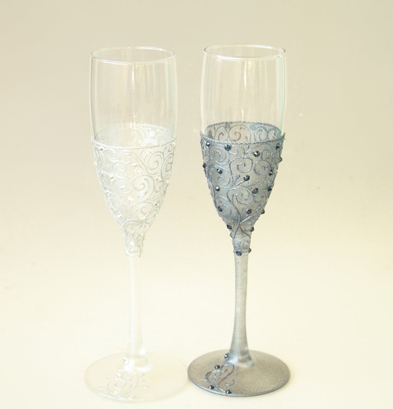 Dark Navy and Silver Wedding Glasses Champagne, Hand-Painted set of 2 - 酒杯/酒器 - 玻璃 銀色