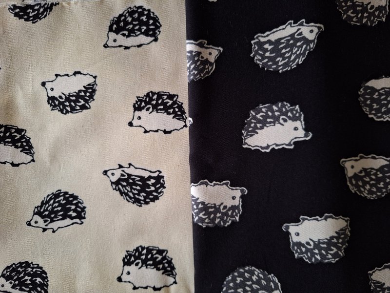 Double-Layer Surgical Cap, Work Hat, Baking Hat - Cream Base with Hedgehogs - Medium-Weight Cotton - Hats & Caps - Cotton & Hemp Multicolor