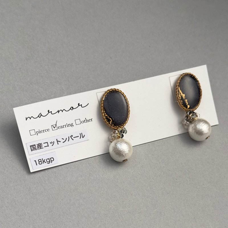 Black Alcohol Ink Art Earrings with Japanese Cotton Pearls & Czech Glass Beads - ต่างหู - เรซิน สีดำ