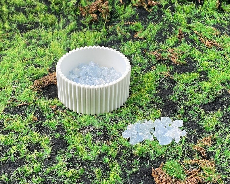 Natural Celestite Small Roughs Handmade Cement Tray Set Healing Calming Fast Shipping - ของวางตกแต่ง - คริสตัล หลากหลายสี