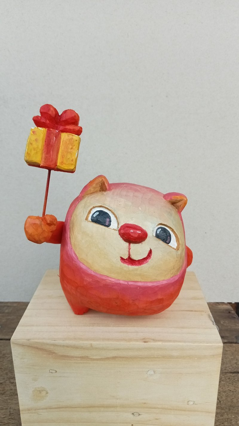 pink cat with a gift in a box - 公仔/玩偶 - 木頭 粉紅色