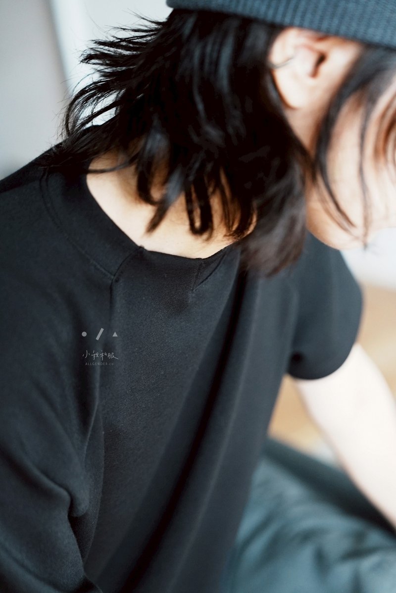 Ou Mou 細リブ 半袖トップス - 2色 - Ou Mou Mi - Tシャツ - コットン・麻 ブラック