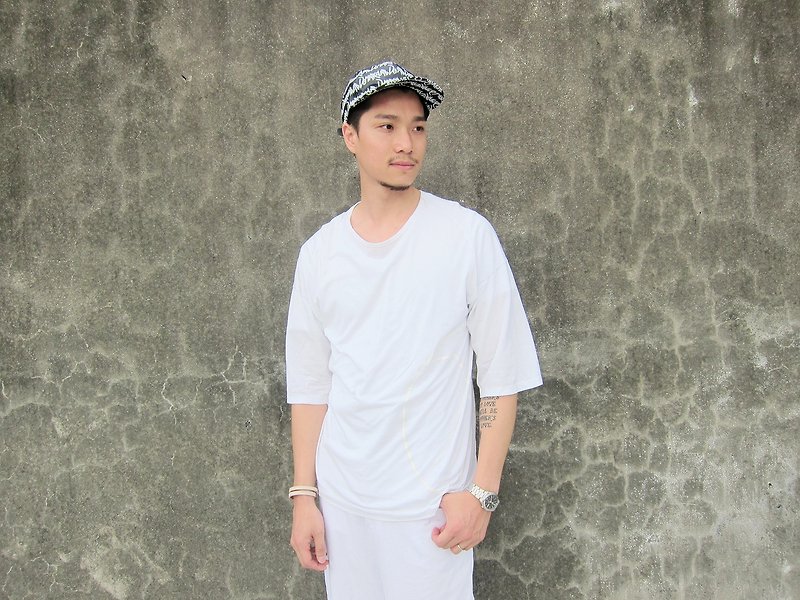 Chainloop Oversized Tee Rock cut loose stitching Taiwan designer - Men's T-Shirts & Tops - Cotton & Hemp 