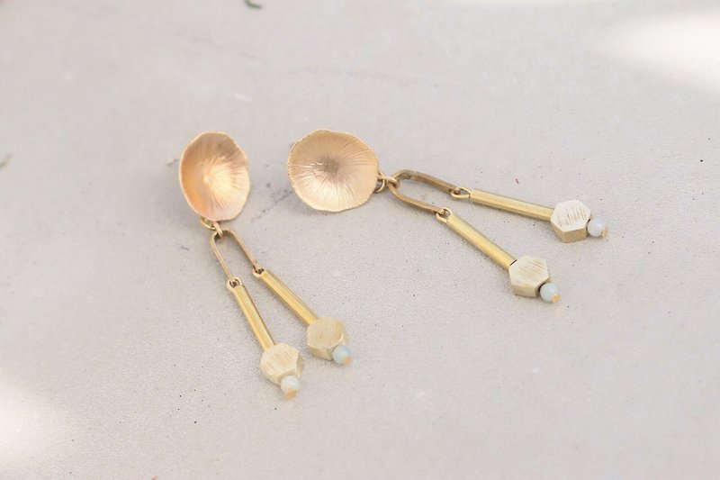 Tianhe stone brass earrings 1036 (two people) - ต่างหู - กระดาษ สีทอง