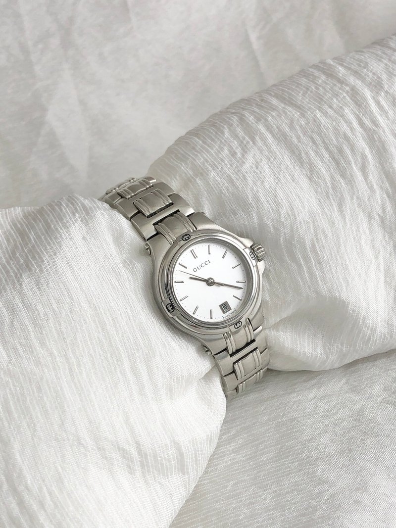 【 日本直送　名牌中古包 】GUCCI グッチ 腕時計 シルバー GG ステンレススチール クォーツ ラウンドフェイス 3025 vintage  g358dd - 女錶 - 不鏽鋼 銀色
