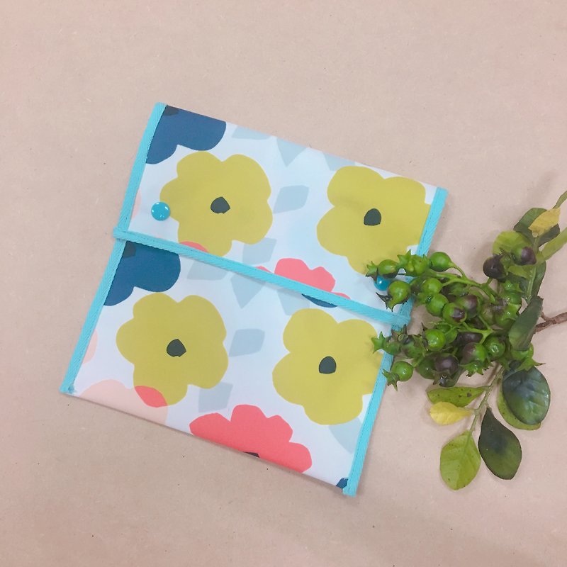 a little snack bag / flower - Lunch Boxes - Other Materials Multicolor