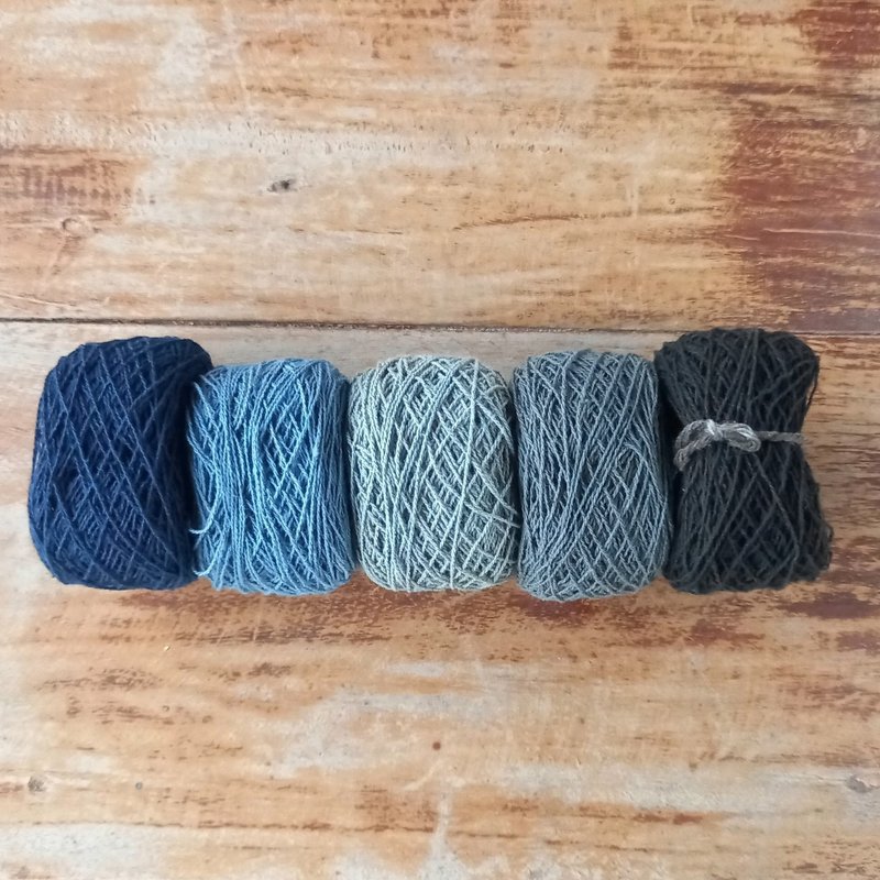 藍系80m×5色 B/太さ0.7mm/草木染め綿糸 /刺繍糸・刺し子糸・クロスステッチ・ラッピング・タッセル - 編織/刺繡/羊毛氈/縫紉 - 棉．麻 多色