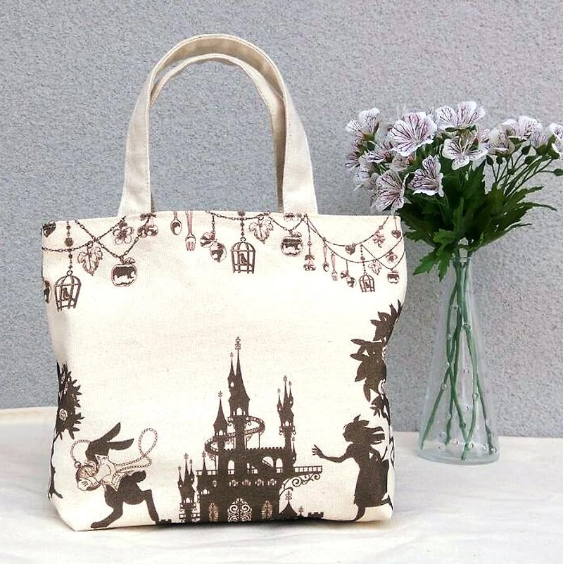 Name [Free] Alice in Wonderland customized printed canvas bag Hand-made - Gift Tote - กระเป๋าถือ - ผ้าฝ้าย/ผ้าลินิน 