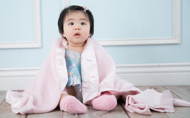 Super soft double-sided material suede satin top carrying blanket baby blanket pink - ผ้าปูที่นอน - เส้นใยสังเคราะห์ 