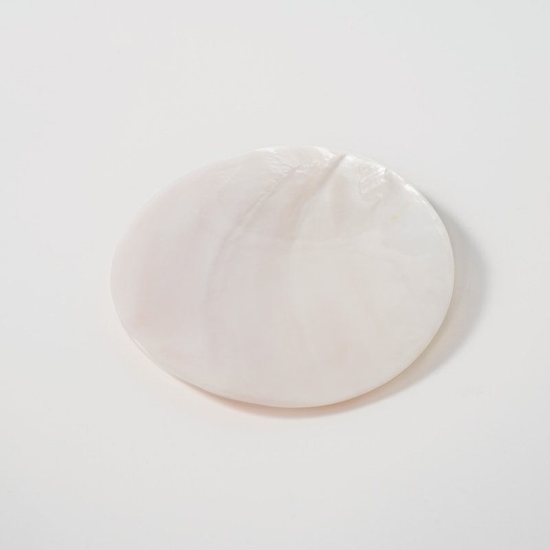 Mother-of-pearl white disc/natural shell from Australia | Christmas gift exchange - Plates & Trays - Shell White