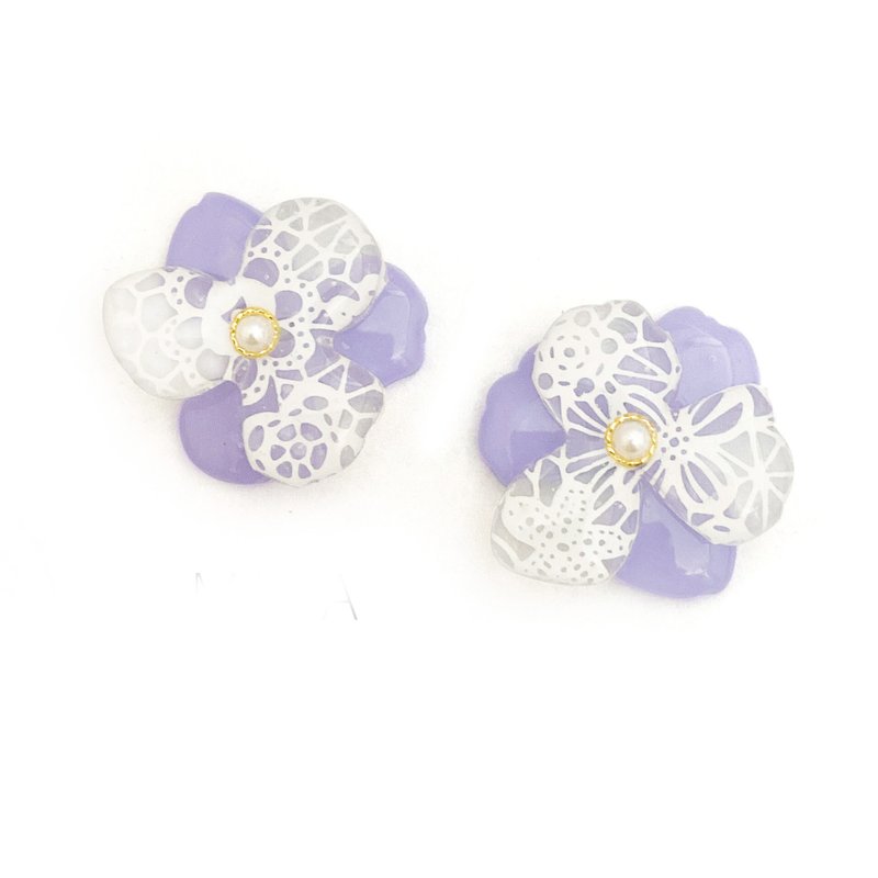 日本樹脂紫色浪漫蕾絲花朵耳環(可改夾) - 耳環/耳夾/耳骨夾 - 樹脂 紫色
