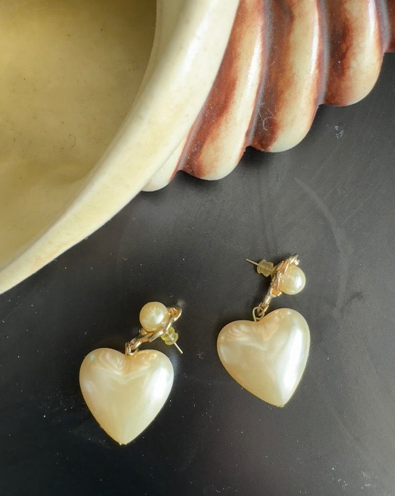 Vintage Big Heart Earrings - Earrings & Clip-ons - Silicone White
