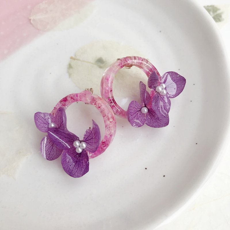 Real flower Purple Hydrangea and baby's breath Earrings S925 Silver - Earrings & Clip-ons - Plants & Flowers Purple