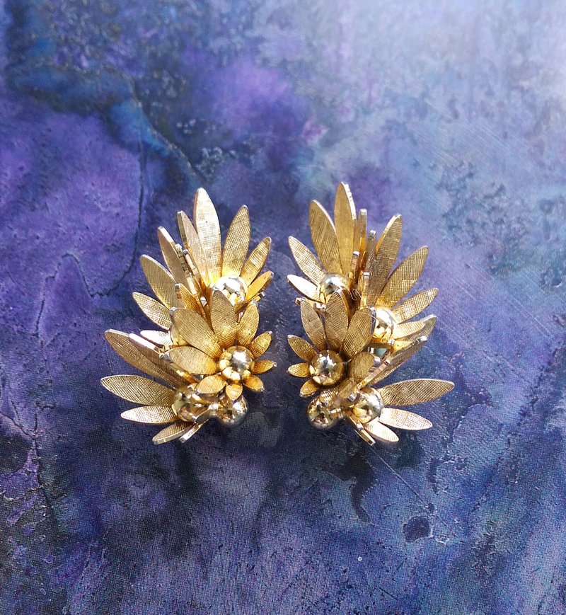 Vintage Jewelry 西洋古董飾品 立體 金針葉 夾式耳環 - 耳環/耳夾/耳骨夾 - 其他金屬 金色
