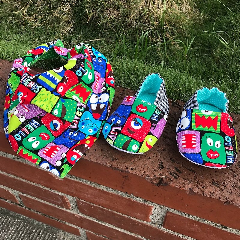 Monster Moon Gift Box - Double Sided Bib + Toddler Shoes - ของขวัญวันครบรอบ - ผ้าฝ้าย/ผ้าลินิน หลากหลายสี